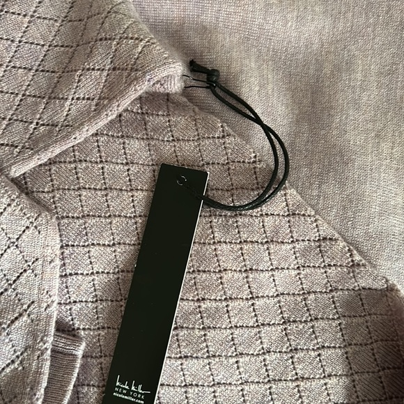 Nicole Miller Fine Merino Wool Pointless lilac Sweater MED NWT - Picture 11 of 11